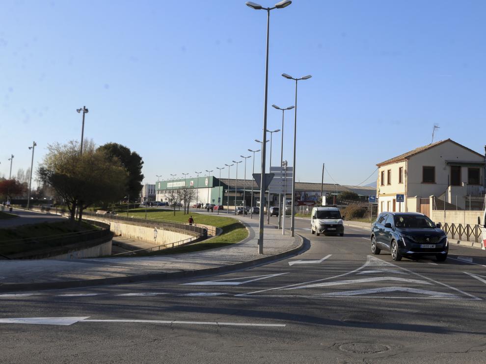 Parte del suelo industrial linda con el paseo de Lucas Mallada.