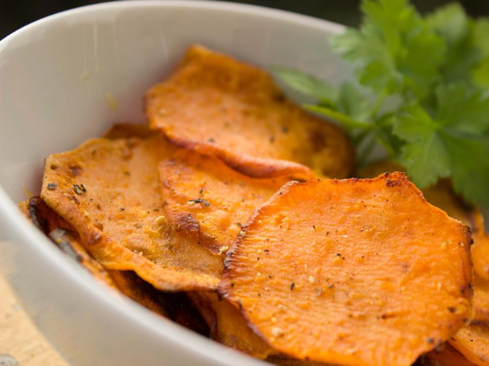 Los chips de vegetales se han transformado en una nueva moda ideal para el aperitivo.