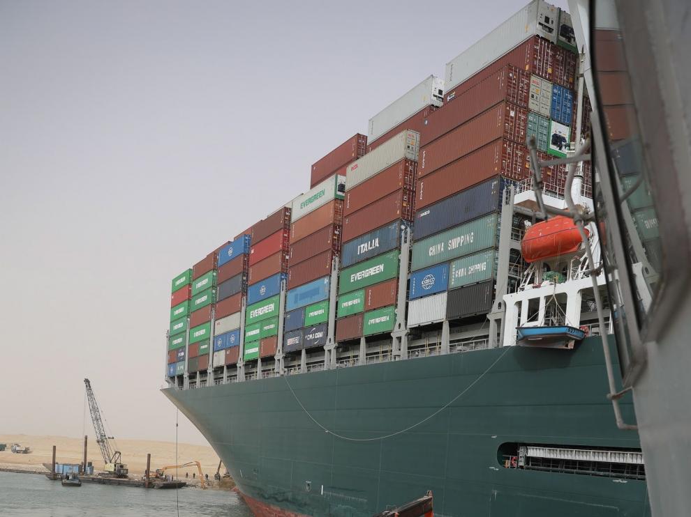 Suez Canal navigation is temporarily suspended