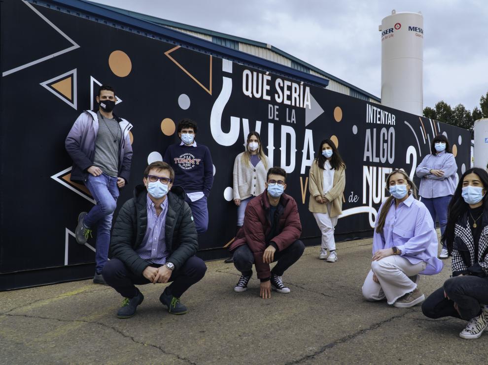 Jóvenes integrantes de los equipos de trabajo de HMY.