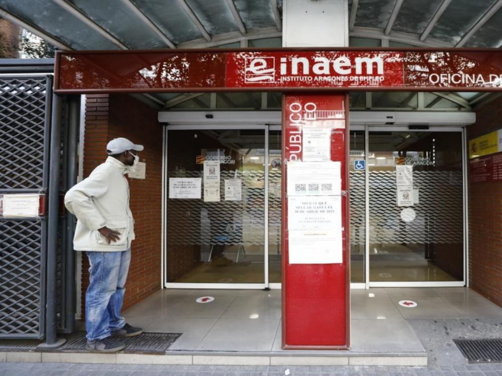Oficina del Inaem y el SEPE en la calle Santander de Zaragoza.