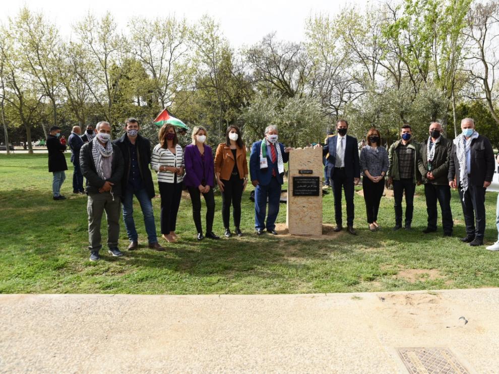 Zaragoza planta tres olivos para conmemorar el Día de la Tierra Palestina