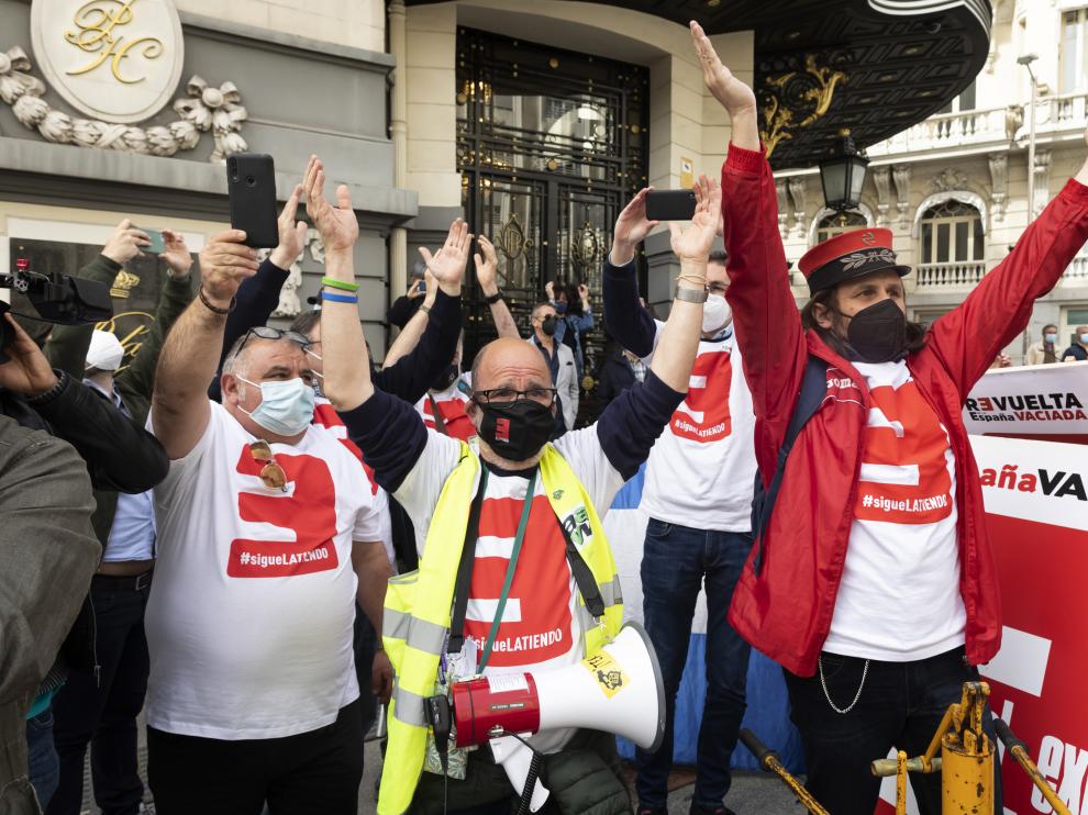Protesta de la España Vaciada frente el Congreso