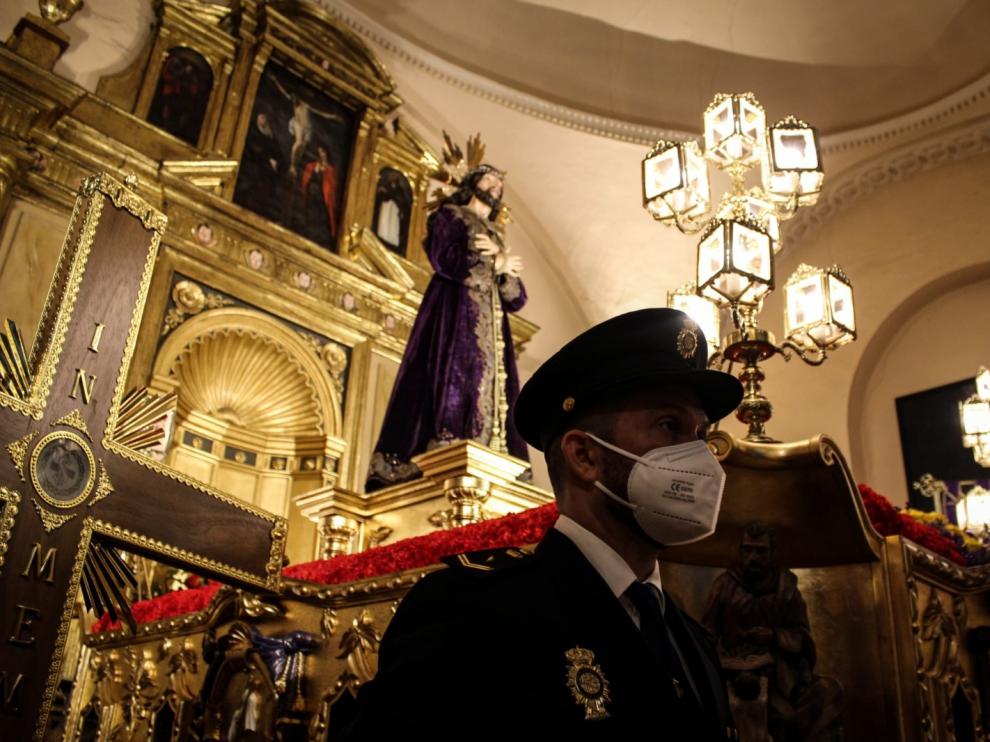 La Policía Nacional escolta a la Cofradía de la Esclavitud de Jesús Nazareno y Conversión de Santa María Magdalena