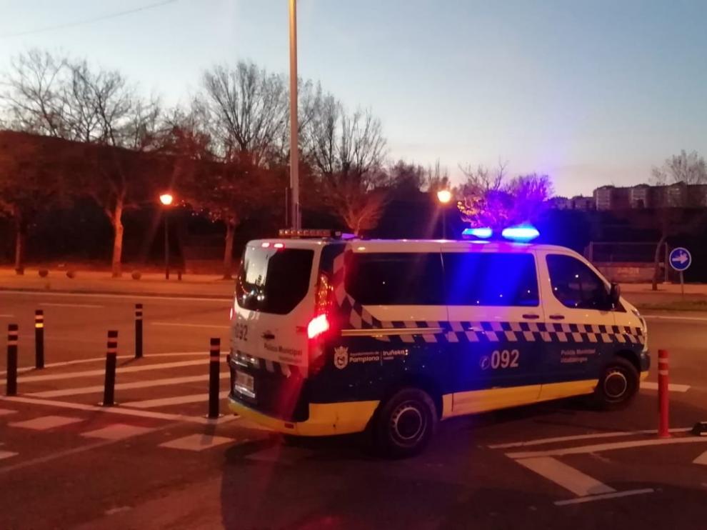 La Policía se ha quedado custodiando el lugar toda la noche, hasta que han salido los asistentes y han procedido a identificarlos.