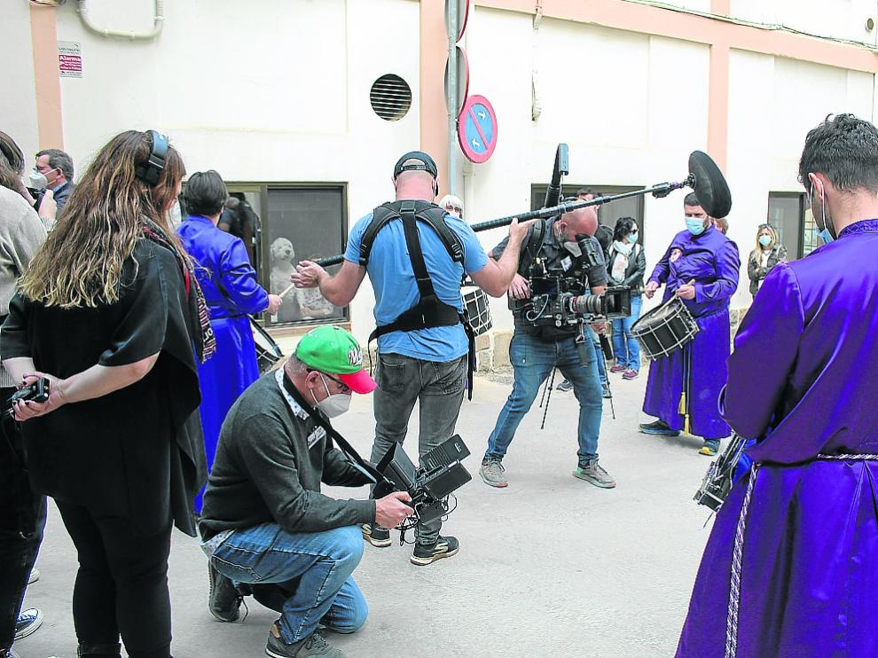 En primer término, la productora Marta de Santa Ana y el director Luis Roca