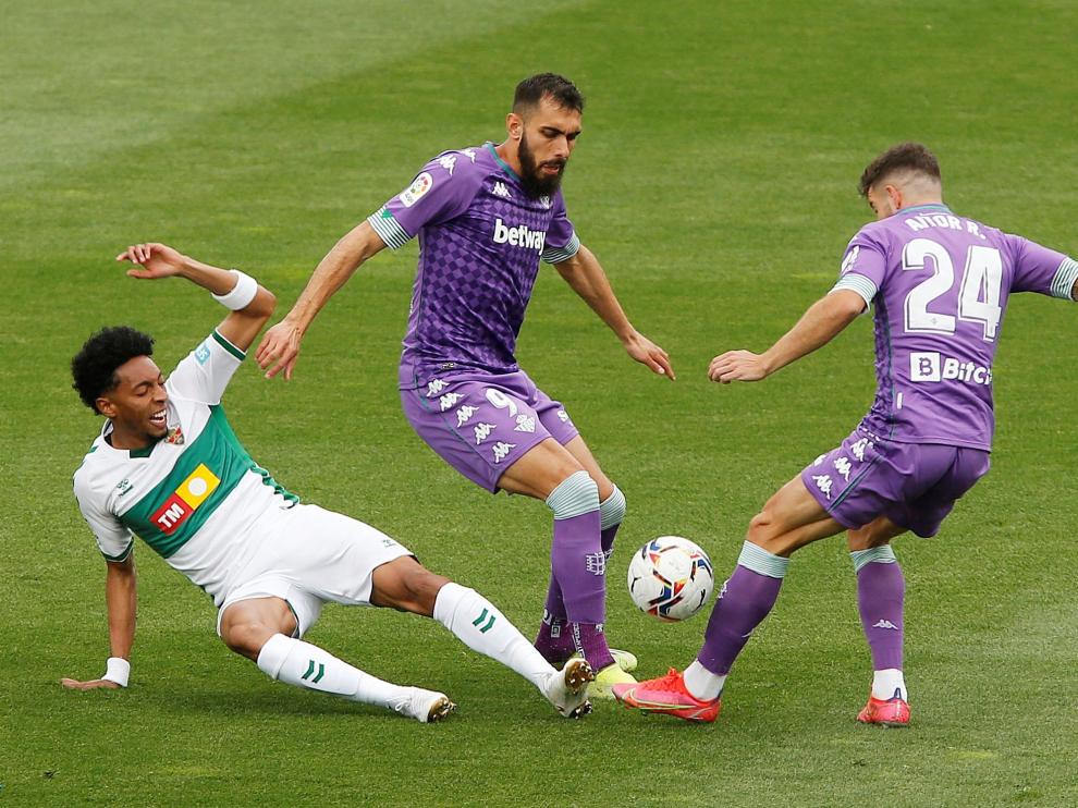 Borja Iglesias en el partido contra el Elche.