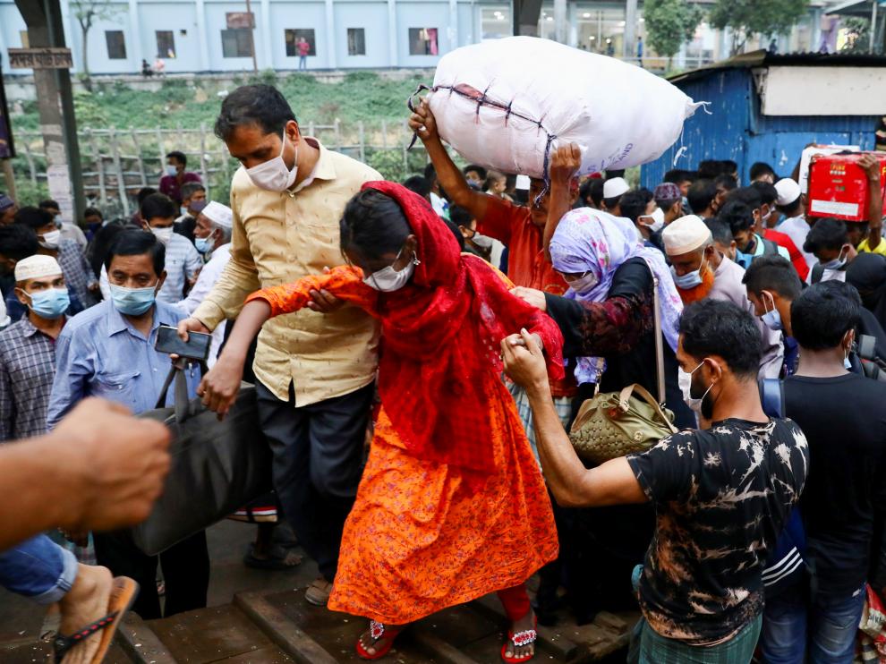 Migrant people and workers leave Dhaka before countrywide lockdown
