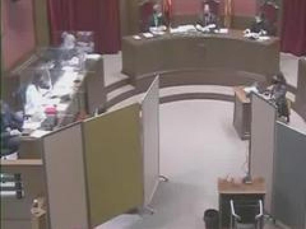 Duro interrogatorio del fiscal a la víctima de una violación múltiple