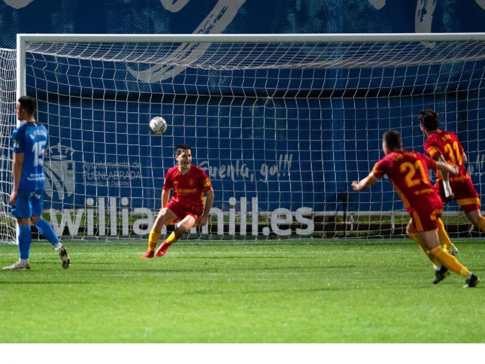 Tejero acaba de batir a Belman sobrepasado el minuto 85 del partido de anteayer en Fuenlabrada, que ganó así 0-1 el Real Zaragoza.