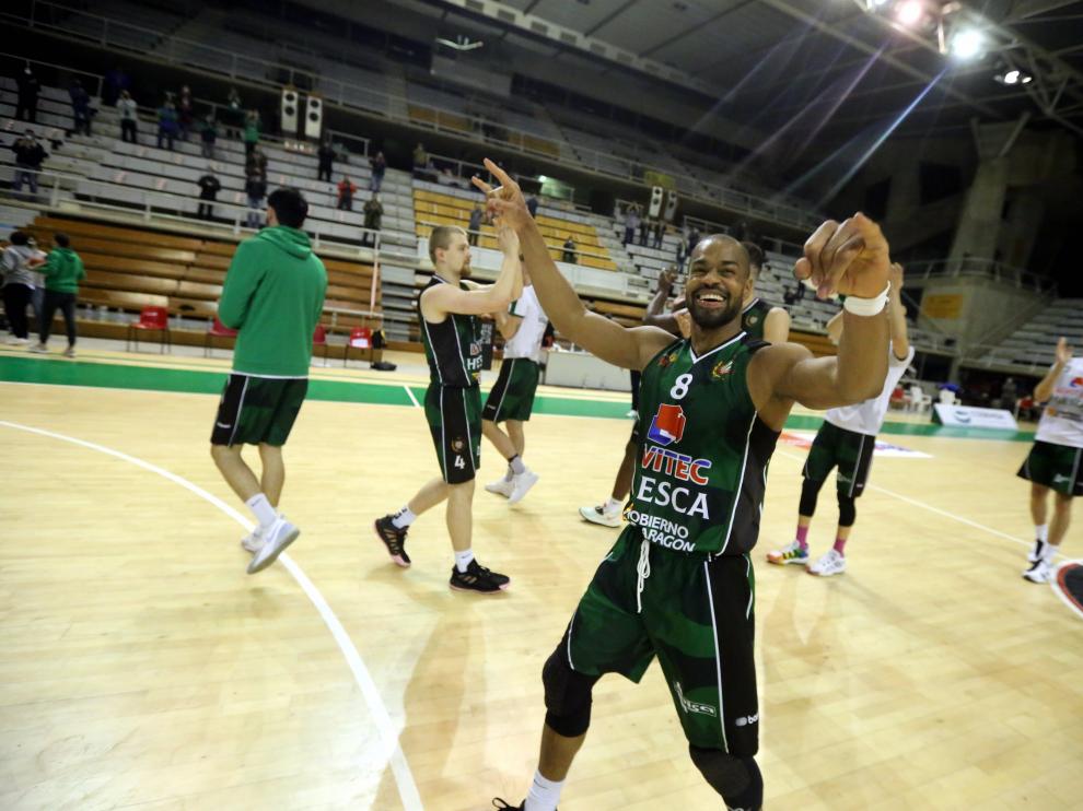 El base David Cubillán celebra la victora ante Tizona.