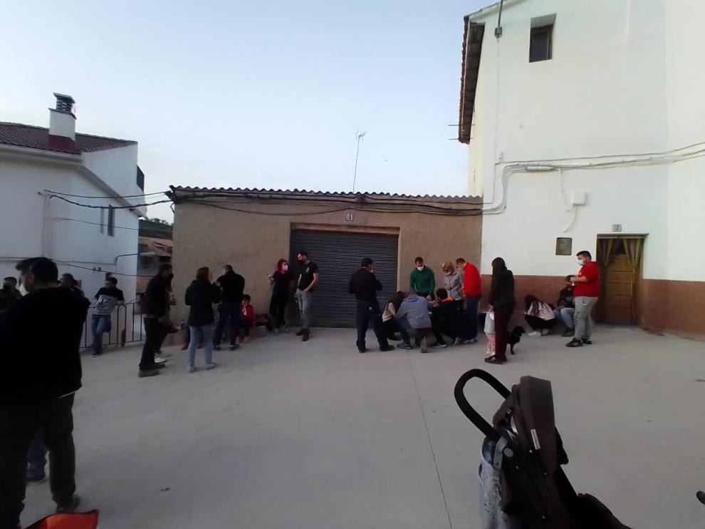 Recogida de firmas contra los parques eólicos en Estercuel.