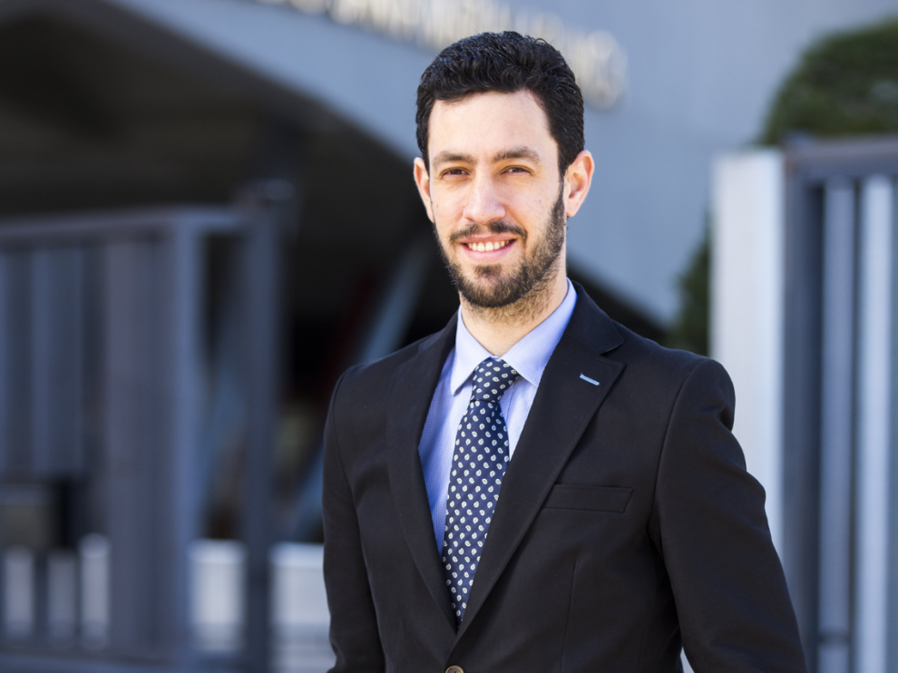 Iñaki Echeveste, en el exterior de la Escuela Superior de Hostelería de Sevilla.