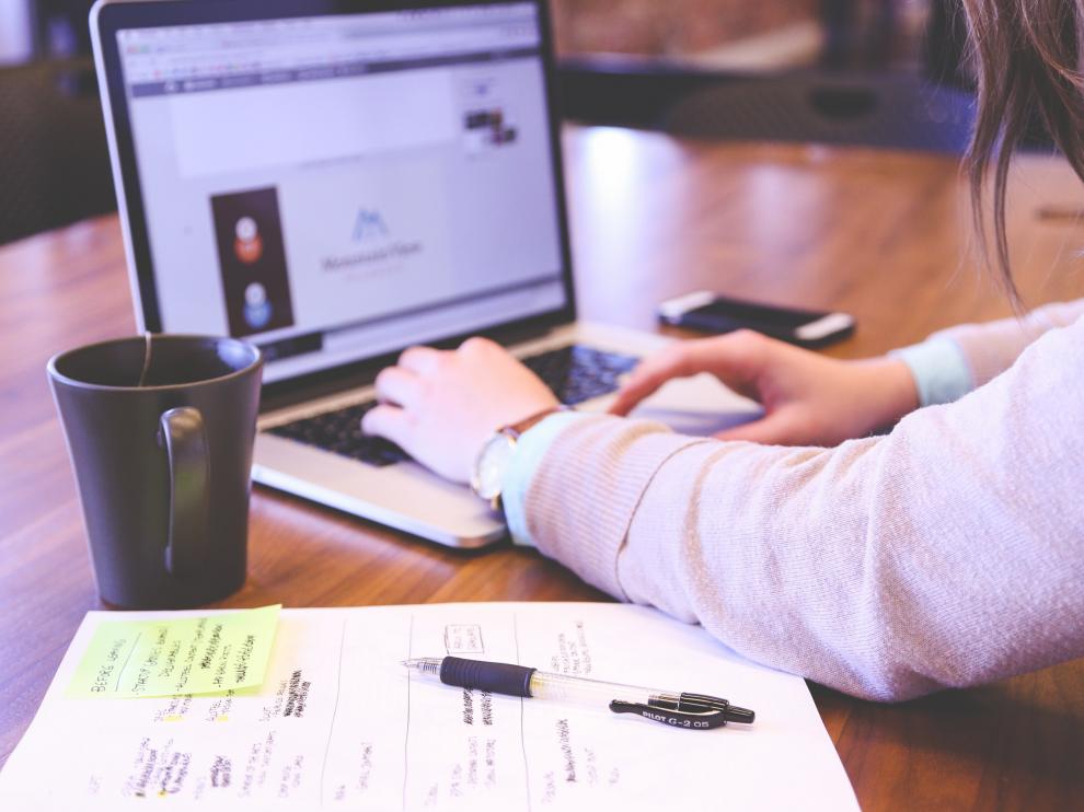 El 22% de quienes se forman online lo hacen para mejorar su categoría laboral en las empresas en las que ya trabajan.