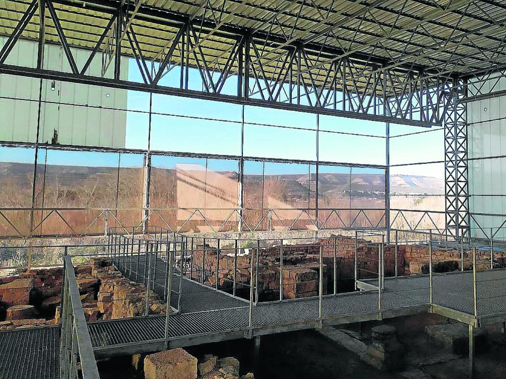 Lonas desprendidas dejan sin protección el yacimiento situado a 5 kilómetros de Fraga