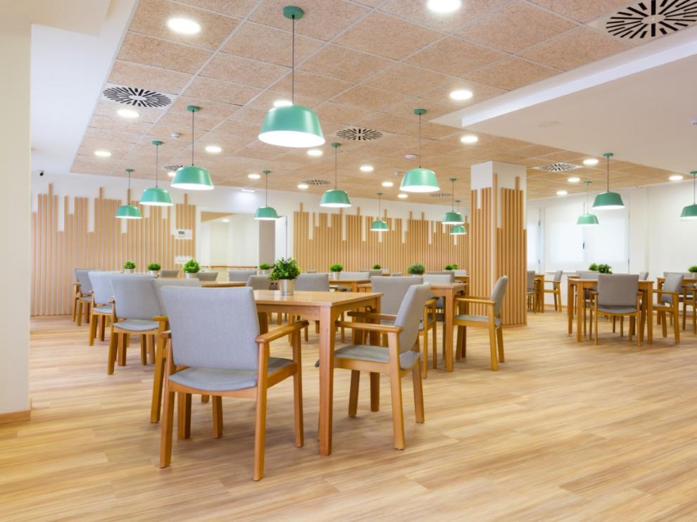 El comedor de la residencia es muy luminoso.