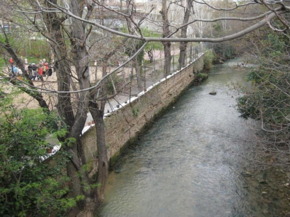 El río Huerva a su paso por Zaragoza.
