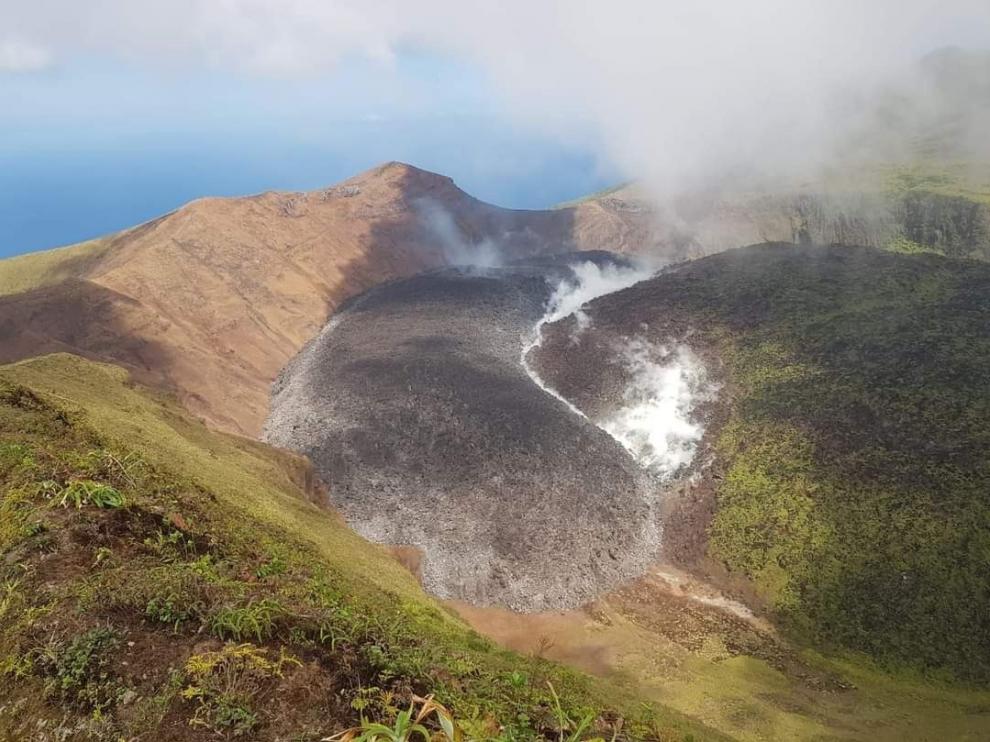 El volcán La Soufrière, en erupción.