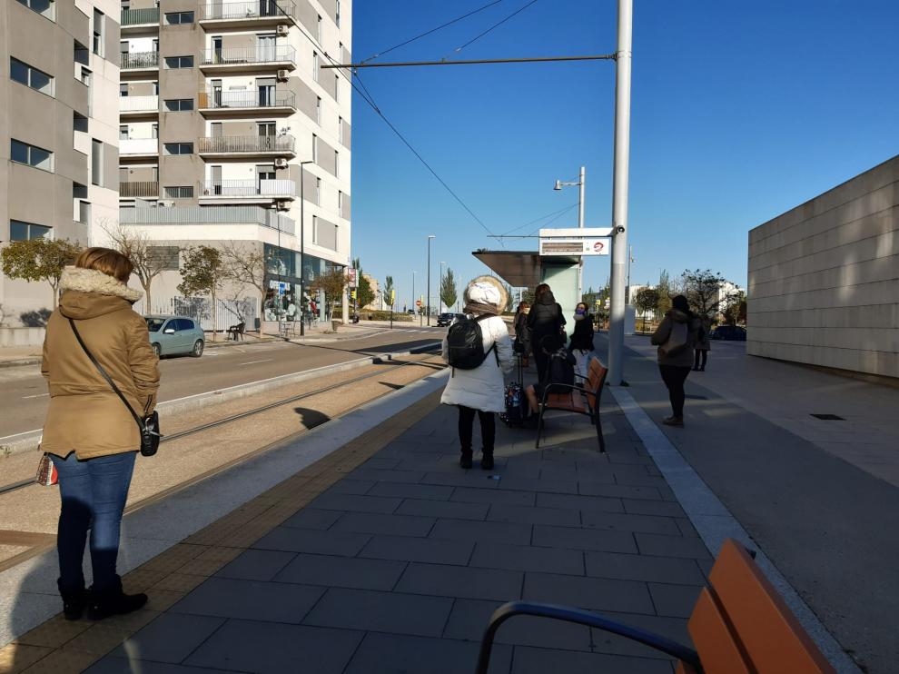 La parada del tranvía de Los Pájaros, la mañana de este lunes.