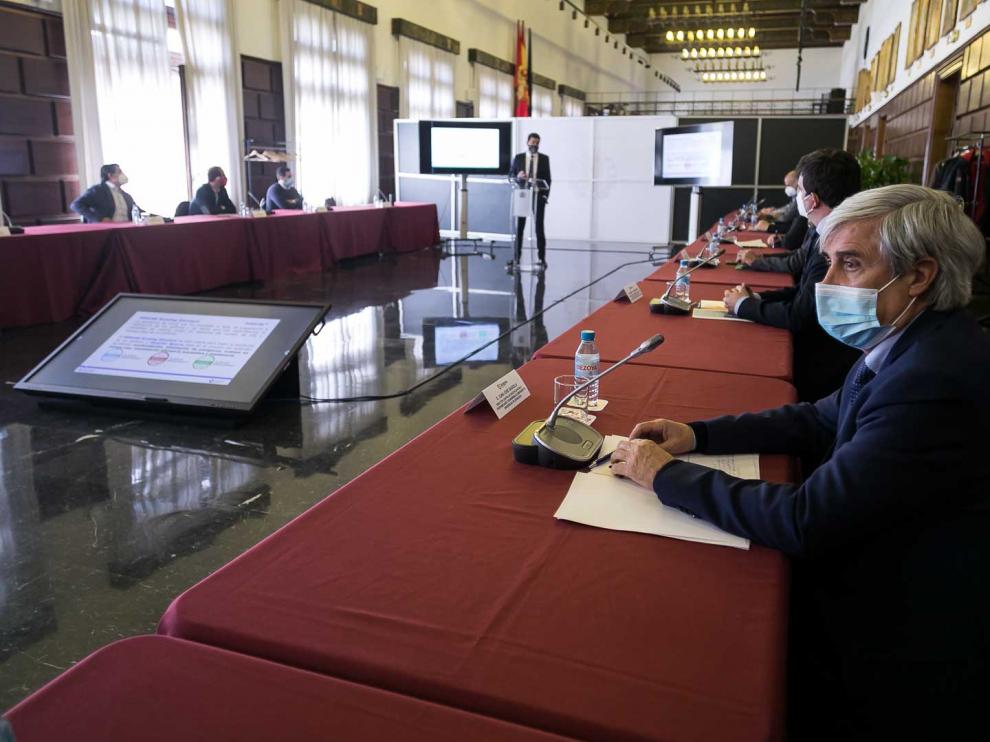 Jornada de trabajo en el Ayuntamiento de Zaragoza sobre la importancia de regular la calidad del aire.