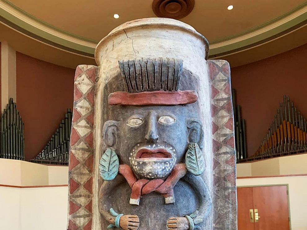 México recupera una urna maya elaborada entre 900-1600 d.C. que estaba en EE. UU.