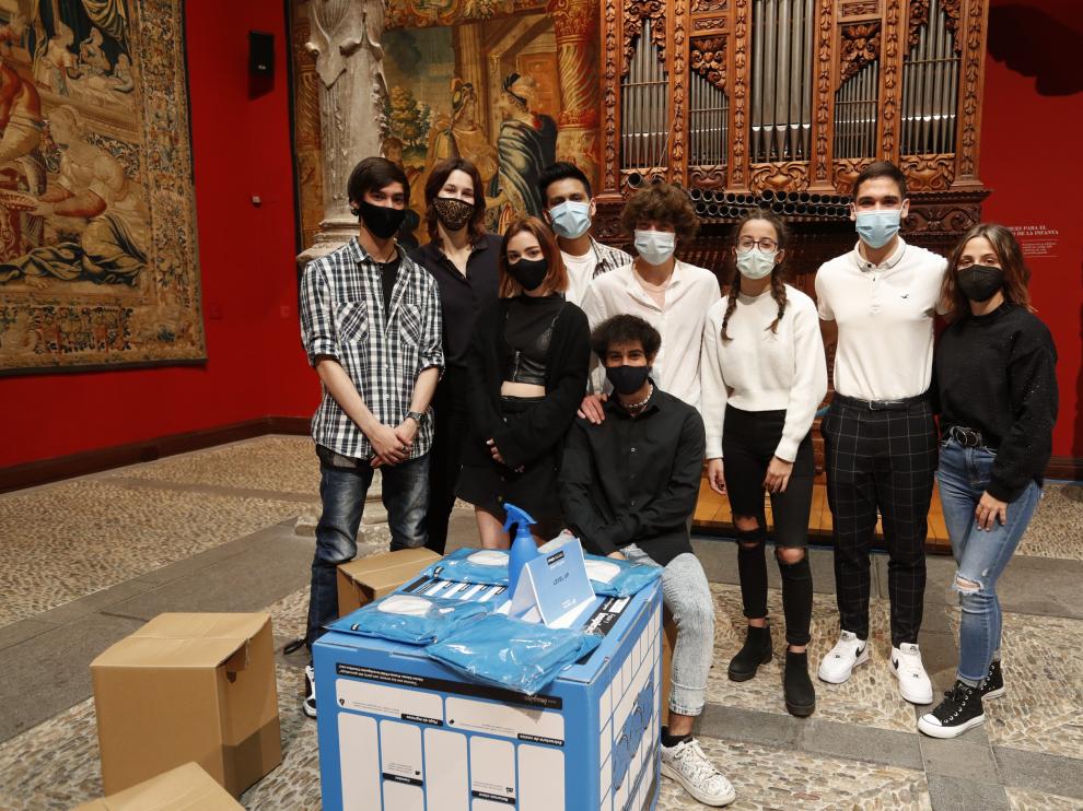 Foto de los equipos del centro Los Enlaces y el colegio Compañía de María que este jueves se han proclamado ganador y finalista, respectivamente, en Aragón del reto de la Fundación Princesa de Gerona