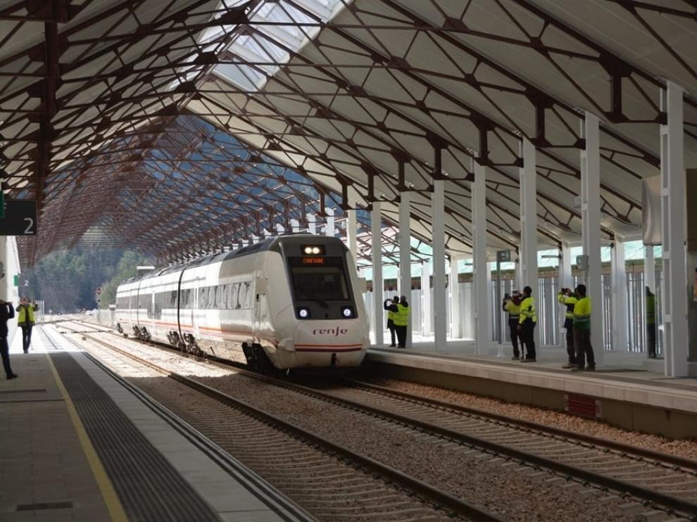 Llegada del tren a la estación de Canfranc