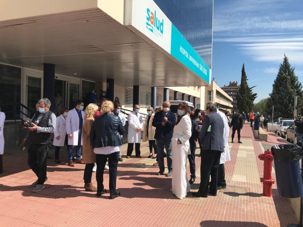 La consejera Sira Repollés, a su llegada al Hospital San Jorge de Huesca.