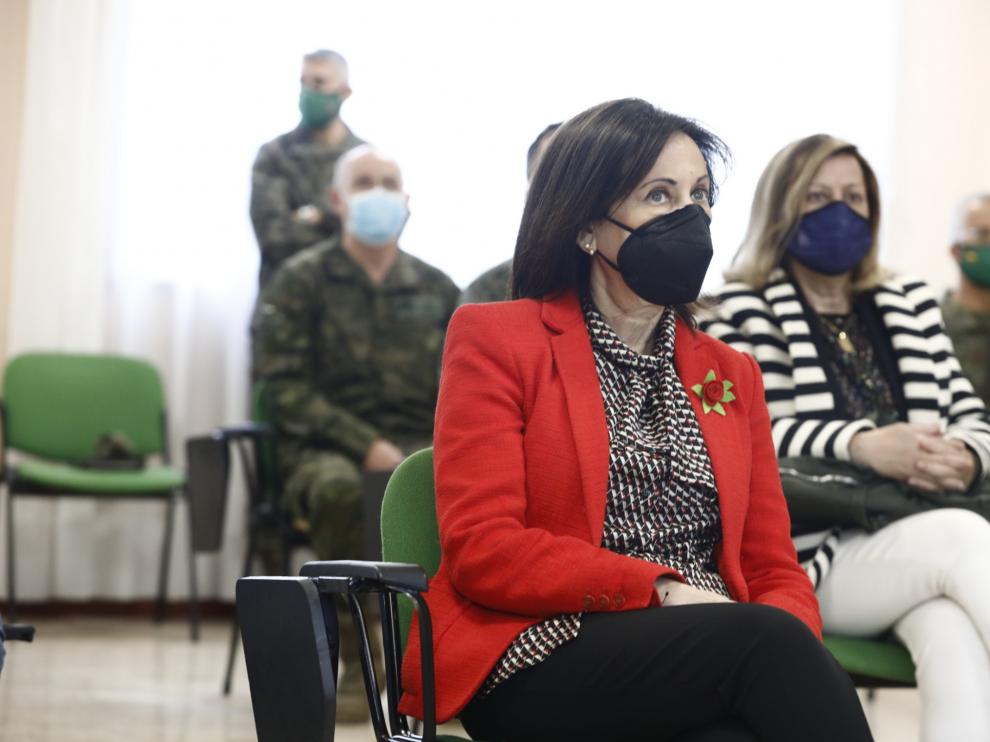 Visita de Margarita Robles a la base San Jorge de Zaragoza