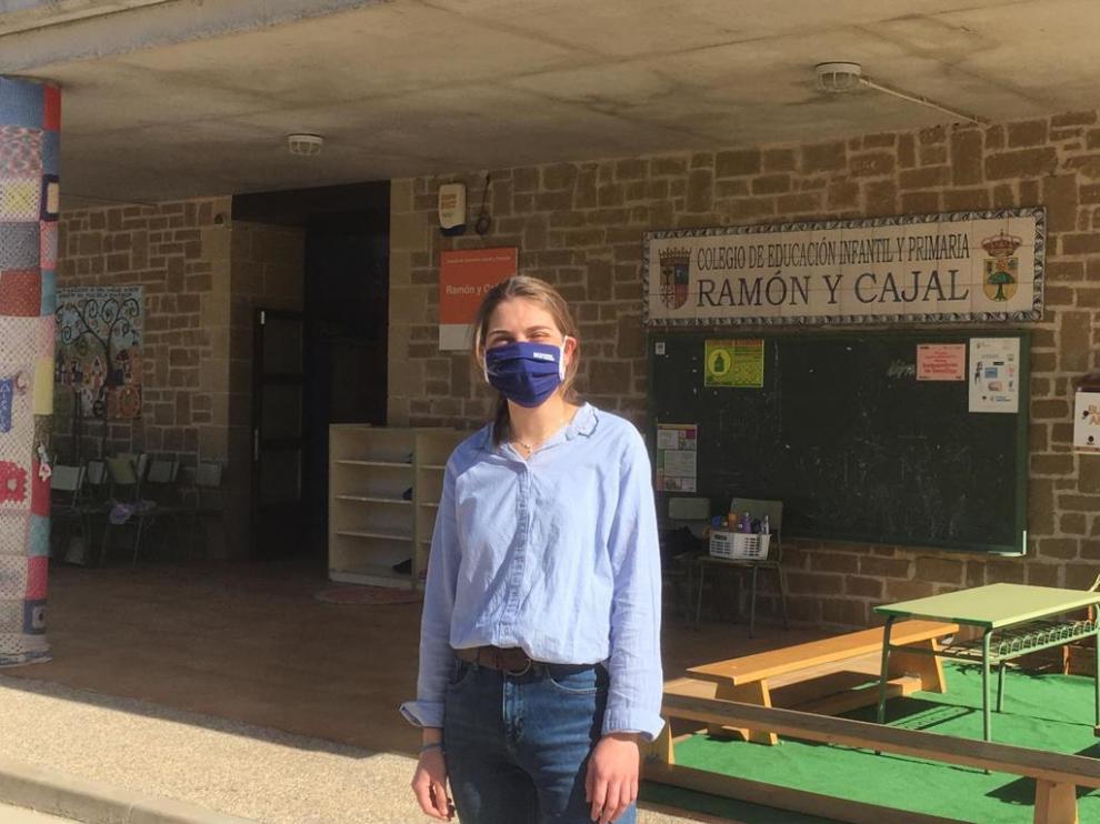 Guadalupe Caireta, alumna de la Universidad de Navarra, en el CEIP Ramón y Cajal de Alpartir (Zaragoza)