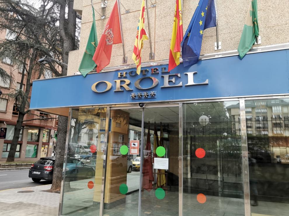 Los grandes hoteles, como este de Jaca, siguen cerrados.