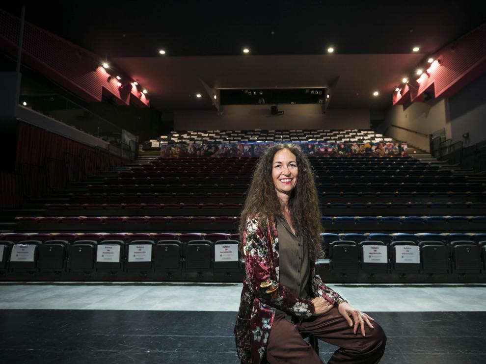 María López, en el escenario del Teatro de las Esquinas, cuya actividad va recuperando el tono tras el cierre obligatorio por la covid.