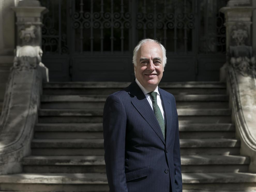 José Luis Rodrigo Escrig, ante la sede de la Fundación Bancaria Ibercaja