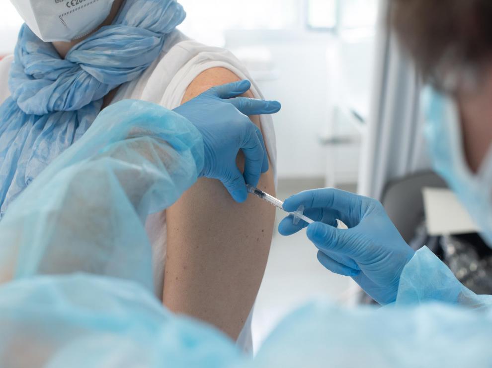 Vacunación de covid en un centro de salud de Zaragoza.