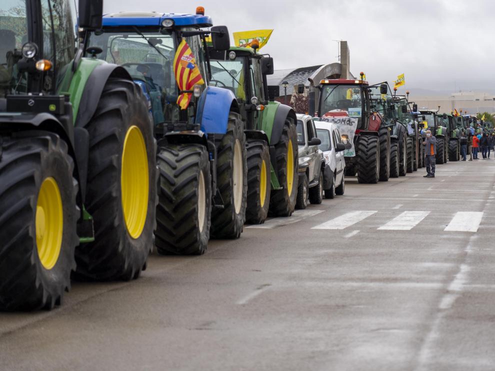 Cientos de tractores parten de Los Planos para participar en la protesta convocada por por UAGA, UPA y Agrigate.