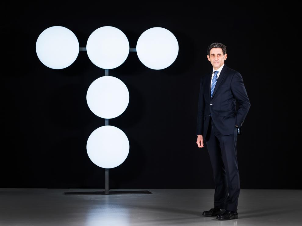 El presidente de Telefónica, José María Álvarez-Pallete, con el nuevo logo