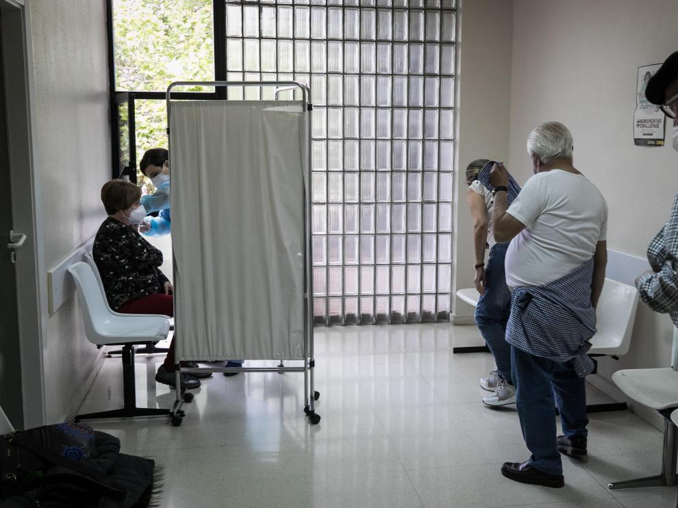 Comienza la vacunación de Janssen en Aragón: centro de salud Las Fuentes Norte de Zaragoza