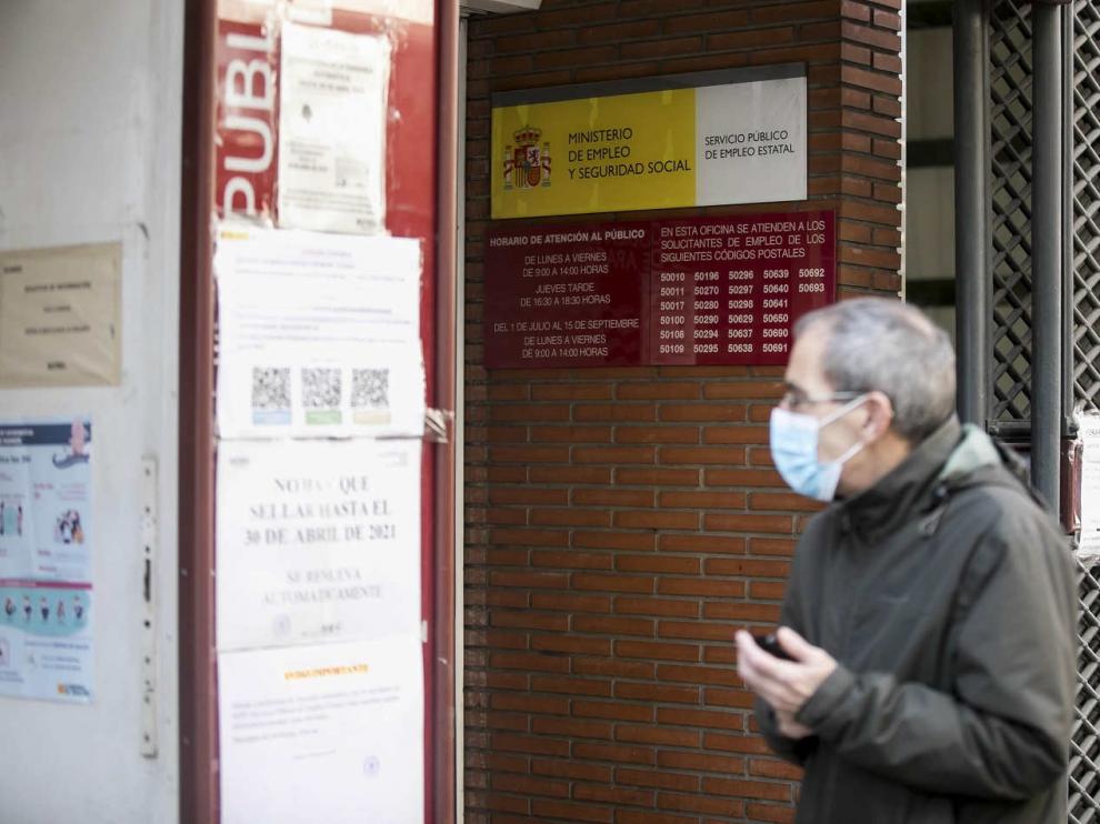 Oficina del INAEM de la calle Santander de Zaragoza con oficina del SEPE dentro.