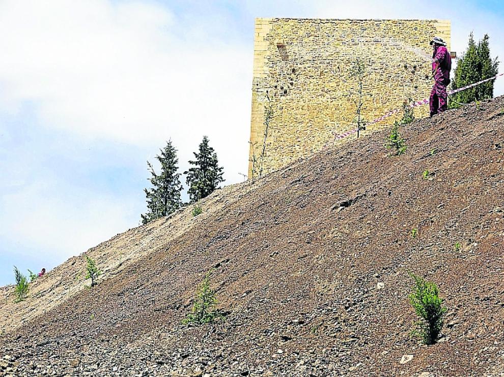 Trabajos de regeneración del entorno de la muralla de Albarracín