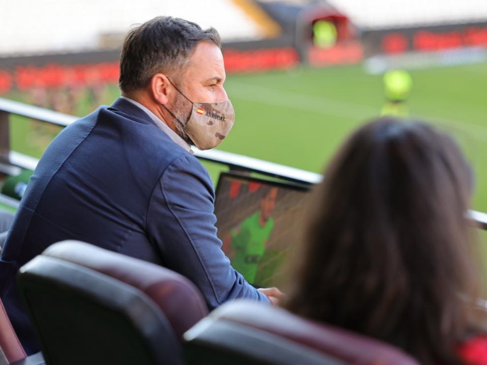Una imagen de Santiago Abascal y Rocío Monasterio en el palco del estadio durante el partido disputado este lunes entre el Rayo Vallecano y el Albacete.