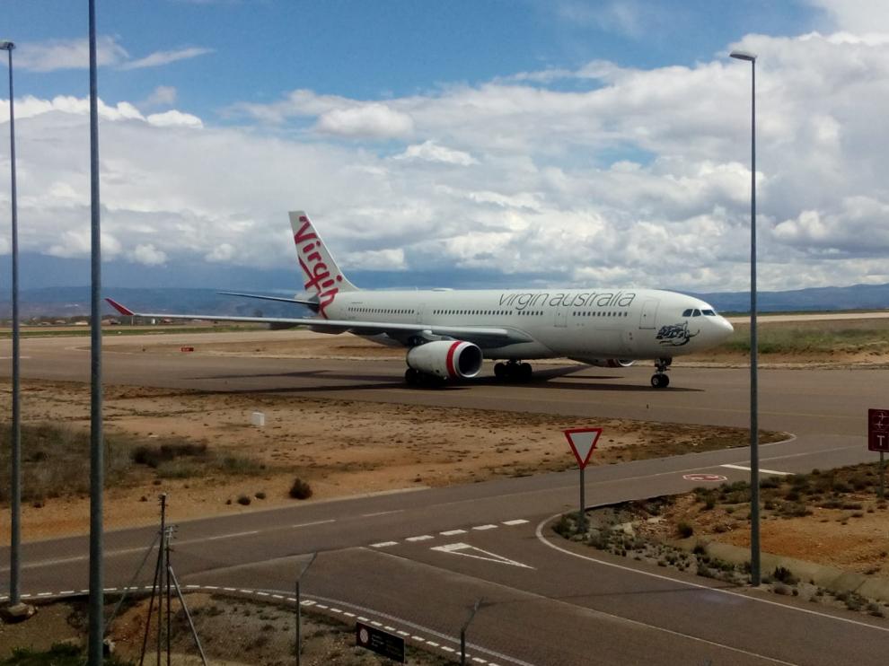 Avión llegado al aeropuerto de Teruel este miércoles procedente de Ginebra.