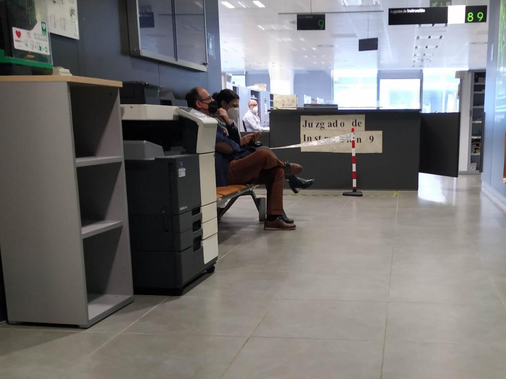 Zona de espera para acceder a los juzgados donde se utilizó el aerosol con gas pimienta.