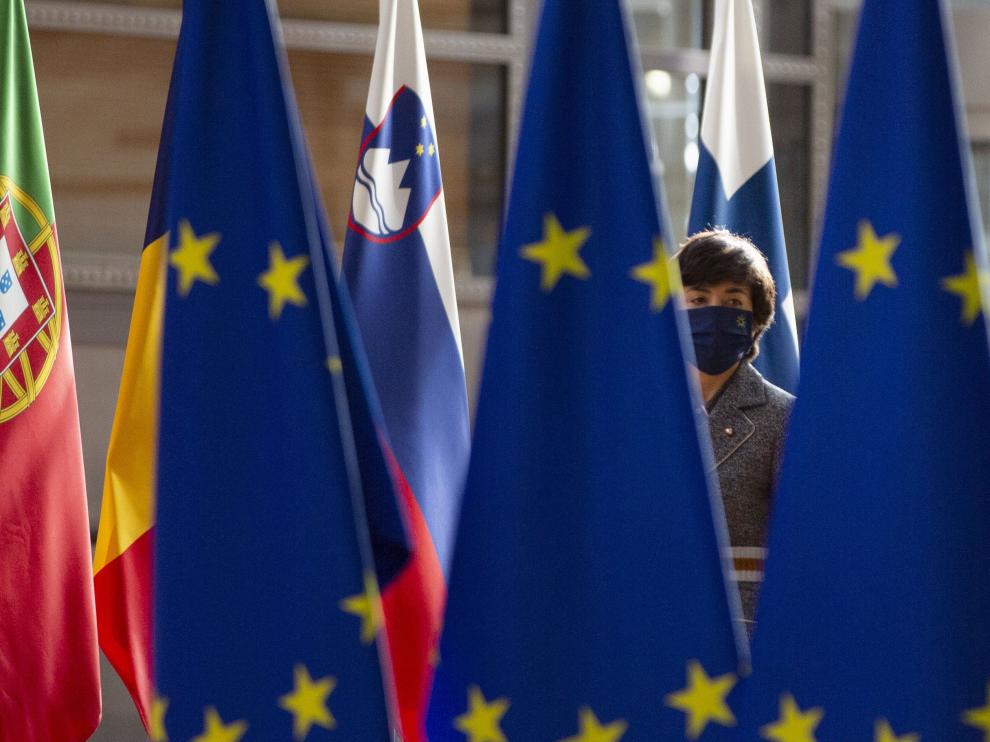 Banderas europeas durante una reunión de la UE.