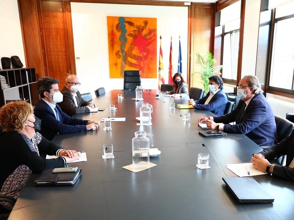 Asistentes a la reunión celebrada este jueves en Zaragoza.