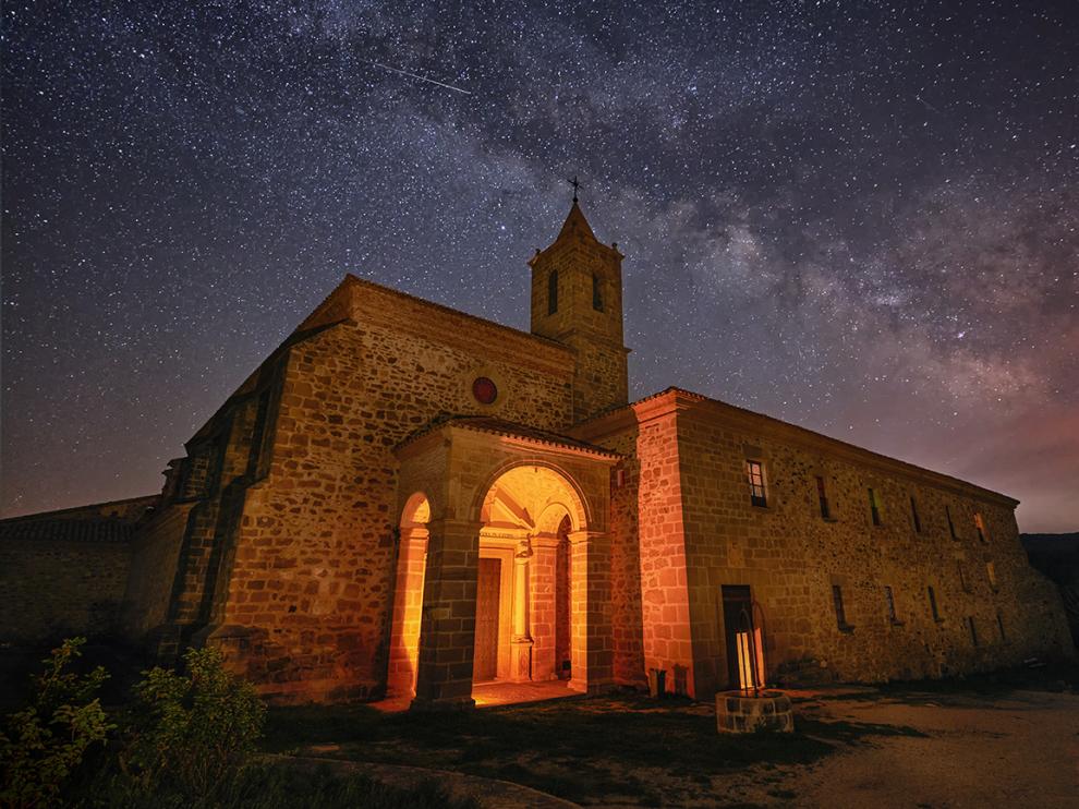 El turismo de estrellas es uno de los atractivos del Monasterio del Olivar, en Estercuel.
