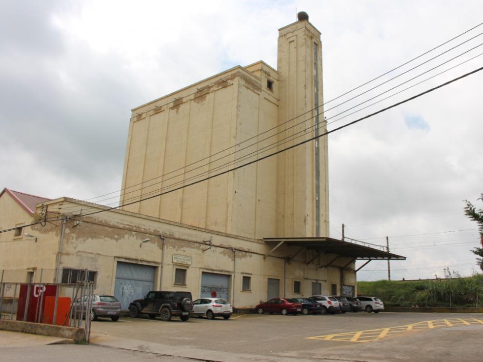 Foto del silo del Fega, en Binéfar.