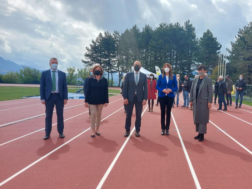 Renovada pista de atletismo de Sabiñánigo
