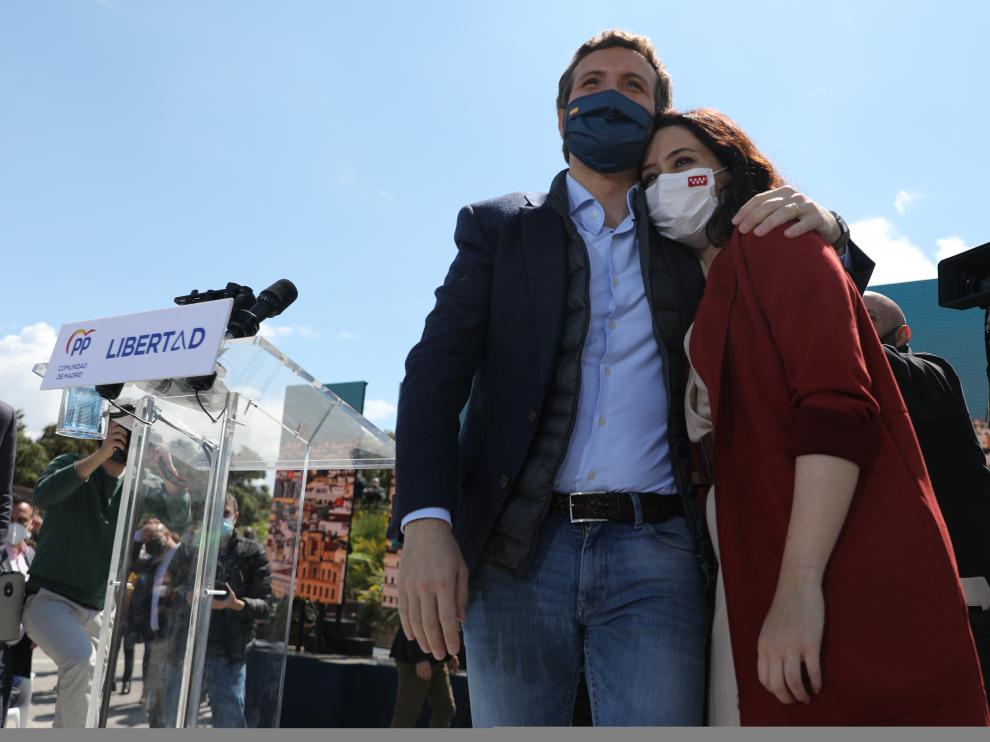 Pablo Casado e Isabel Díaz Ayuso, en el acto electoral de este sábado en Majadahonda.