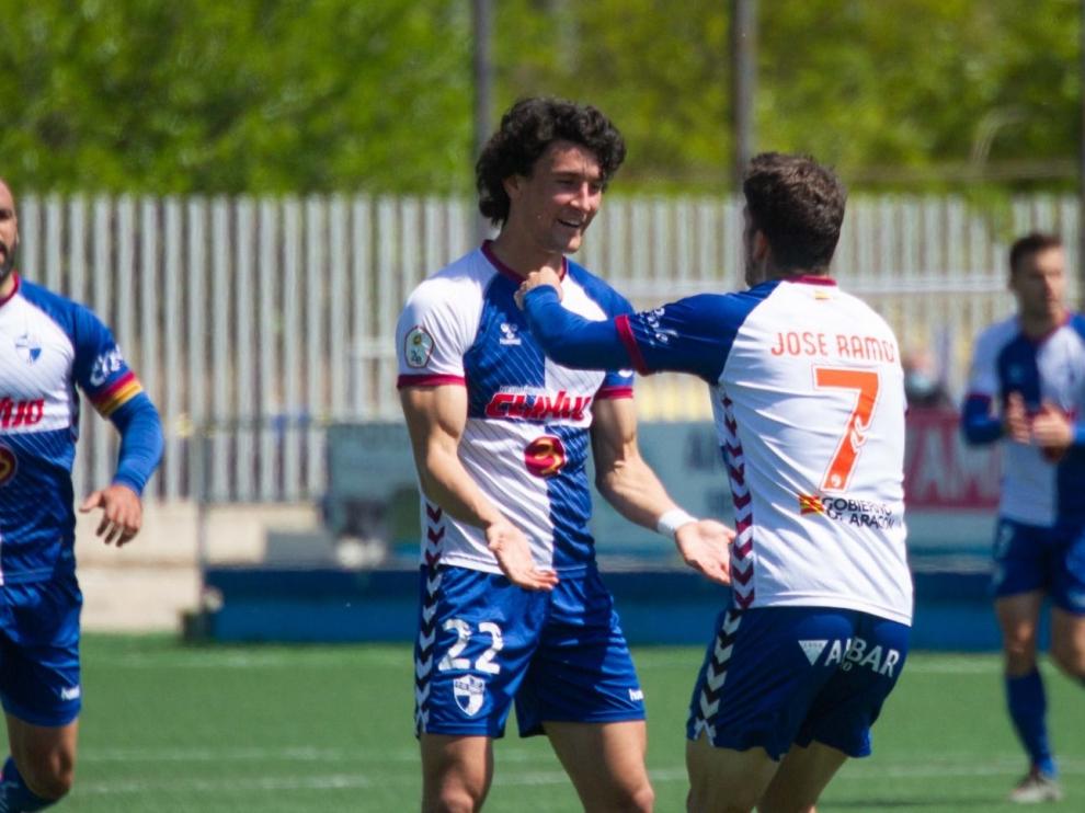 Los jugadores del Ebro celebran un gol.