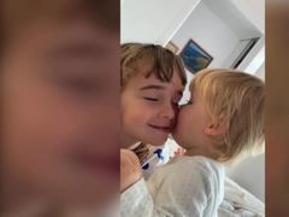 El entorno de la madre de Olivia y Anna, las niñas desaparecidas en Tenerife hace una semana, al igual que su padre, ha distribuido un vídeo de las pequeñas con la idea de que tenga la mayor difusión posible.